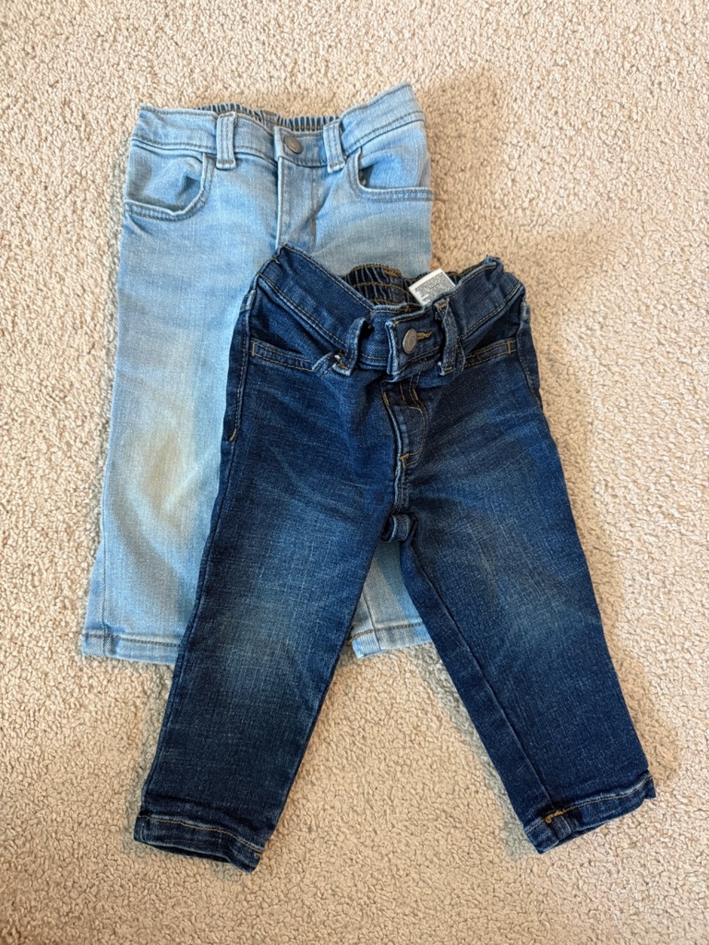 Old Navy Two-Pack Kids Jeans in Light Blue and Dark Blue Denim